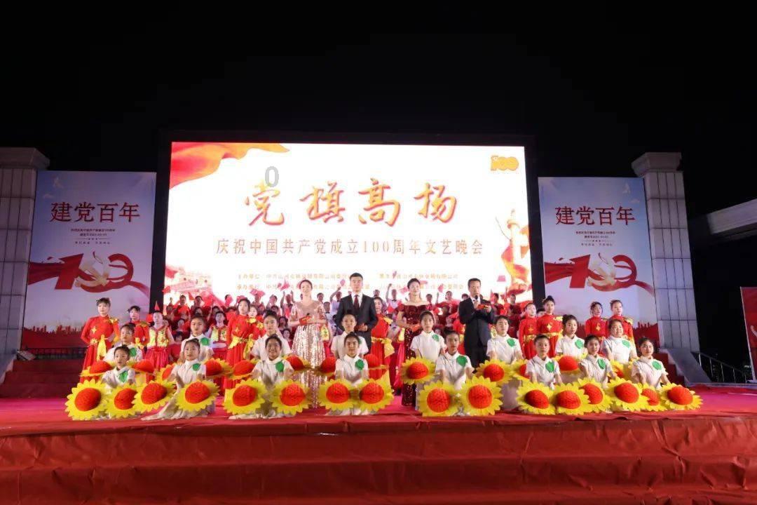 《侦察英雄:不拘形象,舞文弄墨,展现女战士风采》